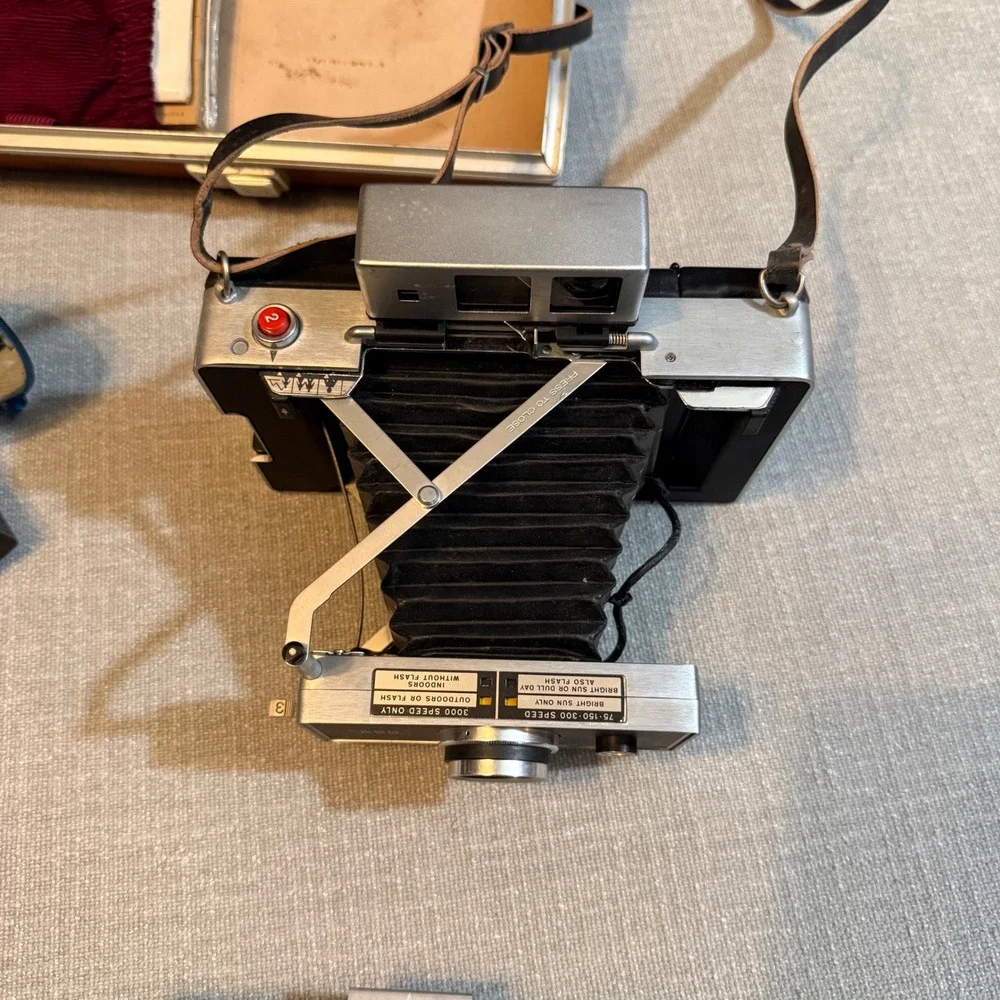 Vintage Polaroid 250 Land Camera Automatic Instant Film Zeiss Ikon Bellows Flash